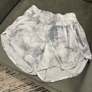 Lululemon Hotty Hot shorts 4 inch inseam